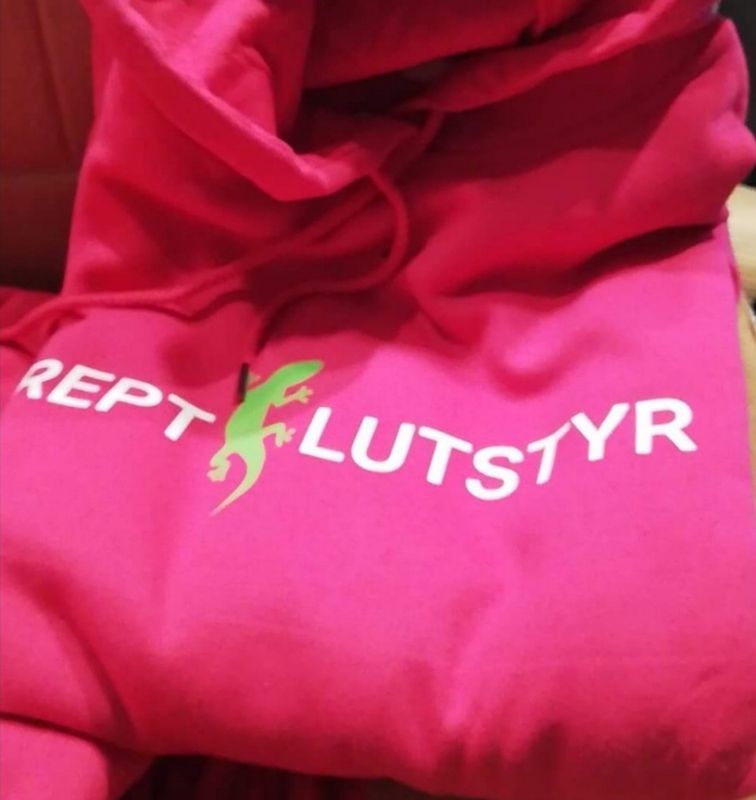 Rosa Reptilutstyr hettegenser M
